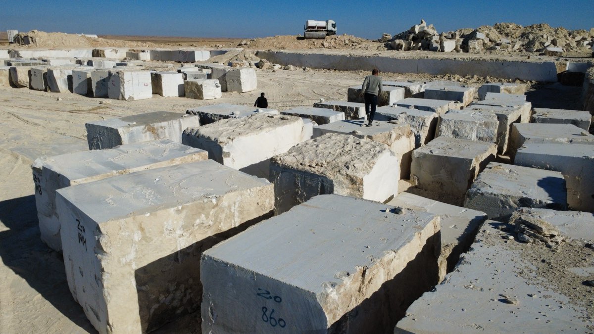 Large blocks of Alabaster Ivory Agate in the quarry yard