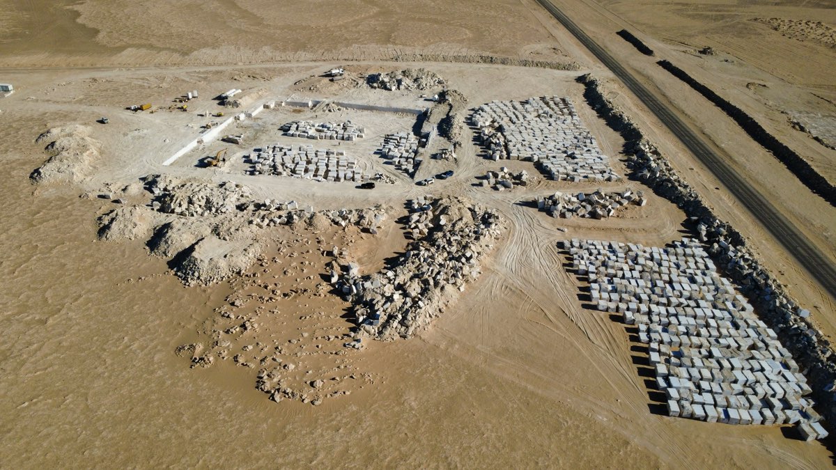 Aerial view of the quarry and its block yards